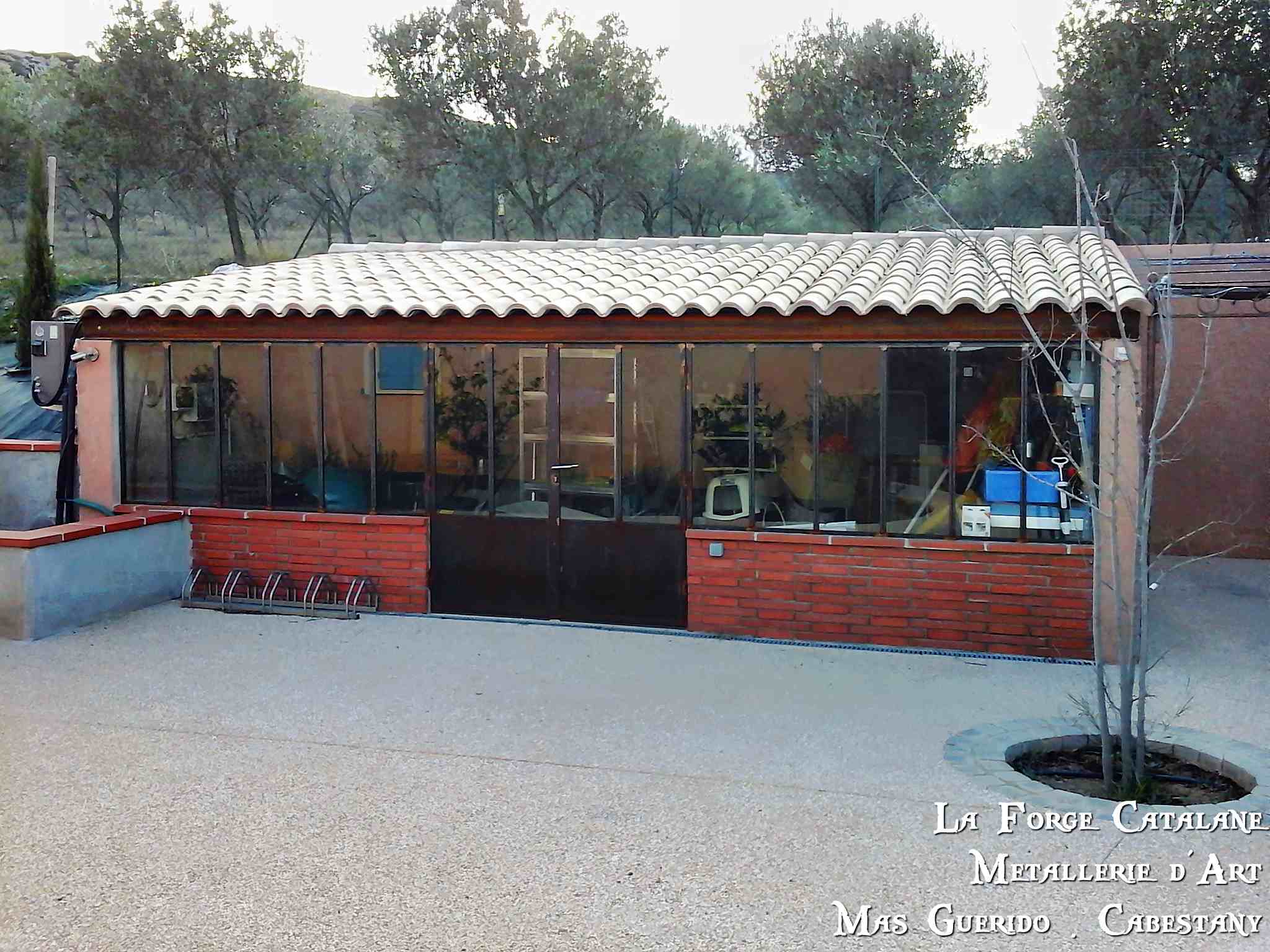 verriere type ancien atelier facade cabanon jardin exterieur forge catalane 3.jpg